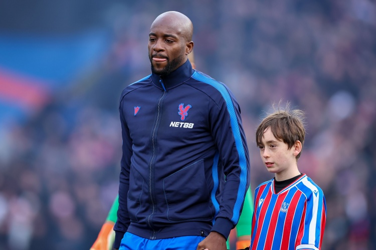 周鹏：一直有和易建联沟通和联系 大哥永远是大哥 他现在挺好的